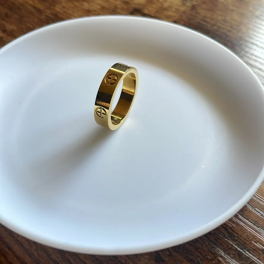 ❤️ 2/$20 or 3/$25 Gold-Plated Ring with Cross Design Approx Size 6